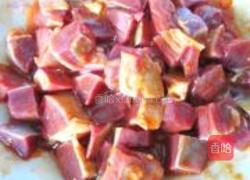 蒜香烤鸡胗的做法图解1