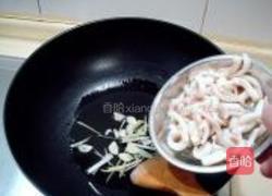 韭菜炒鱿鱼的做法图解8