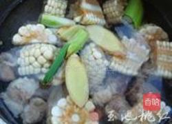 玉米豆角排骨煲的做法图解2