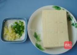 葱蒜滑豆腐的做法图解1