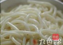 杂蔬肉丝炒乌东的做法图解2