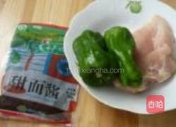 青椒鸡肉片的做法图解1