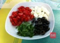 凉拌蝴蝶面的做法图解2