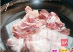 白萝卜煲猪骨汤的做法图解1