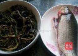 野菜干炖鲫鱼的做法图解1