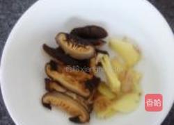 鸡腿蘑炖排骨的做法图解3