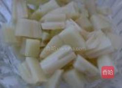 糖醋藕丁的做法图解1