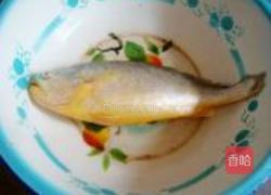 糖醋黄花鱼的做法图解1