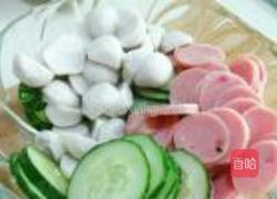 黄瓜火腿炒鱼丸的做法图解3