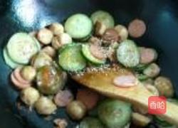黄瓜火腿炒鱼丸的做法图解5