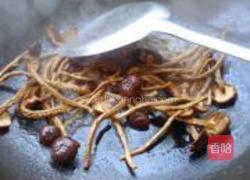茶树菇海带丝汤的做法图解4