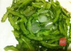 凉拌苦瓜虾仁的做法图解2