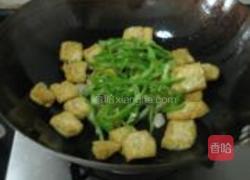 油豆腐炒辣椒的做法图解5