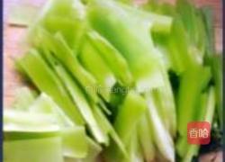 莴笋小炒烧肉片的做法图解2