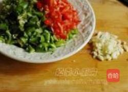 西红柿炒青椒的做法图解2