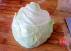 卷心菜炒肉的做法图解1