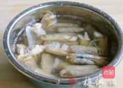 辣酱爆蛏子的做法图解1