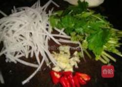 香菜萝卜丝的做法图解2