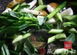 青蒜炒皮蛋的做法图解4