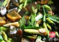 青蒜炒皮蛋的做法图解5
