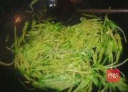 鲫鱼萝卜汤的做法图解3