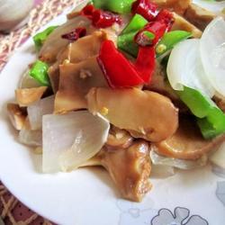 洋葱炒花菇的做法[图]