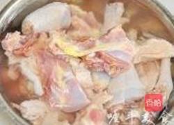 土鸡炖粉皮的做法图解1