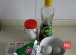 榨菜皮蛋拌豆腐的做法图解1