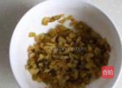 榨菜皮蛋拌豆腐的做法图解2