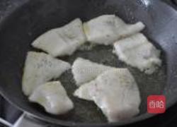 西班牙辣肠烧鳕鱼的做法图解3