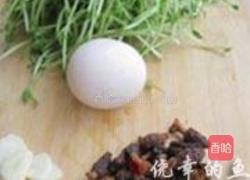 羊肚菌浓汤煨豆苗的做法图解1