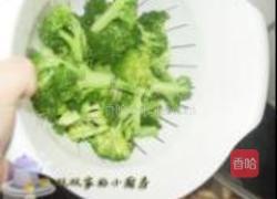 西兰花炒口蘑的做法图解7