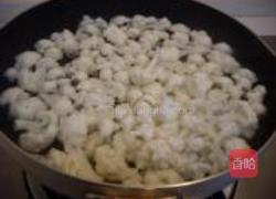 西红柿炒菜花的做法图解3