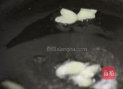 紫甘蓝炒虾皮的做法图解3