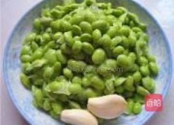 蛤蜊炒青豆的做法图解1