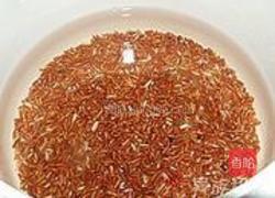 养血养颜保湿抗皱粥的做法图解1