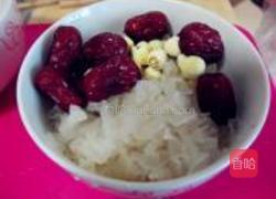 燕窝银耳莲子羹的做法图解1