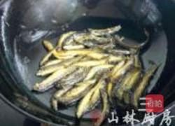 泥鳅雪菜蚕豆汤的做法图解3