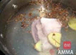 酸菜白肉熬土豆的做法图解2