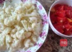番茄烩菜花的做法图解1