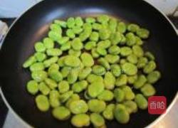 蚕豆炒胡萝卜丁的做法图解3