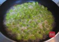 蚕豆炒胡萝卜丁的做法图解4