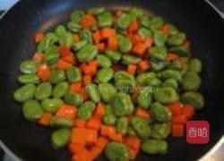 蚕豆炒胡萝卜丁的做法图解6