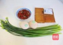 韭菜花炒豆腐干的做法图解1