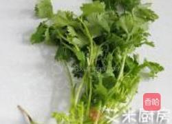 红油黄瓜拌耳丝的做法图解2