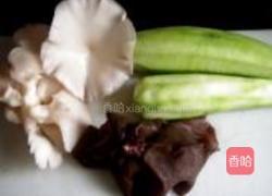 胜瓜炒菌菇的做法图解1