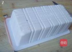 皮蛋豆腐的做法图解2