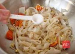 豉椒牛肉炒河粉的做法图解2