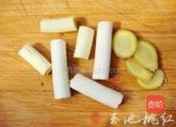萝卜枸杞乌鸡汤的做法图解1