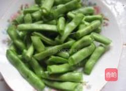 四季豆炒茄子的做法图解1